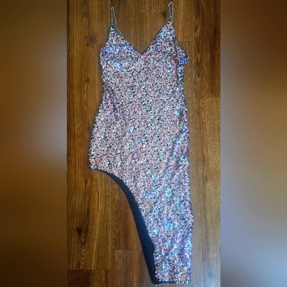 Pink Sequin dress, Brand hours